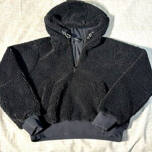 Lululemon Textured Fleece/Sherpa 1/2 Zip Black. Preloved. Size 8